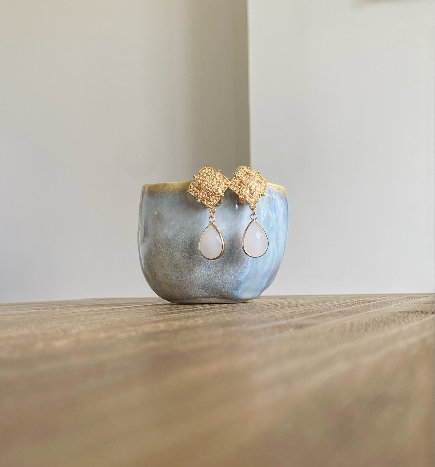 Aretes de compromiso elegantes